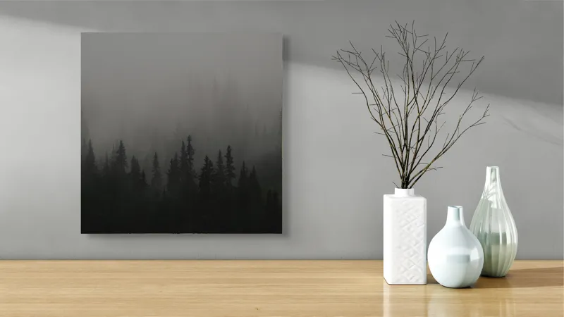 Tablou Canvas, "Ceața misterioasă din pădurea deasă", Ceață, Pădure, Mister, Întunecime, Tăcere, Natură, Enigmă, Umbre, Vârfuri, Melancolie, 50 x 50 cm – poza 3