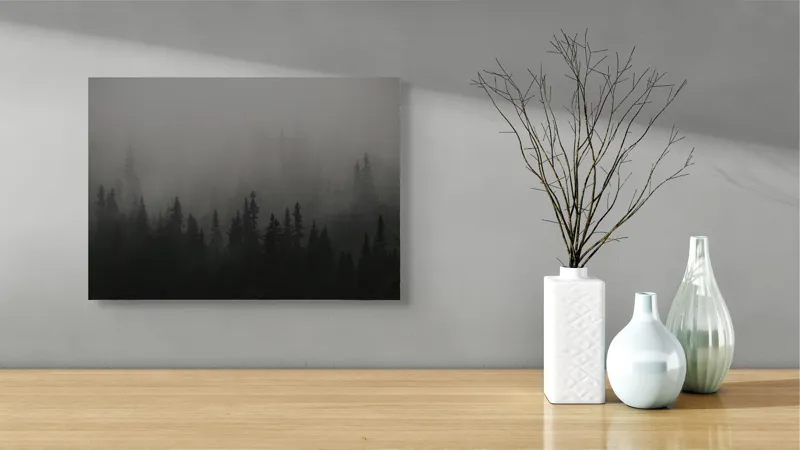 Tablou Canvas, "Ceața misterioasă din pădurea deasă", Ceață, Pădure, Mister, Întunecime, Tăcere, Natură, Enigmă, Umbre, Vârfuri, Melancolie, 54 x 39 cm – poza 3