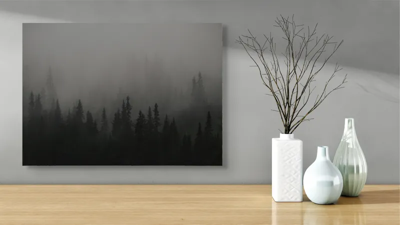Tablou Canvas, "Ceața misterioasă din pădurea deasă", Ceață, Pădure, Mister, Întunecime, Tăcere, Natură, Enigmă, Umbre, Vârfuri, Melancolie, 70 x 50 cm – poza 3