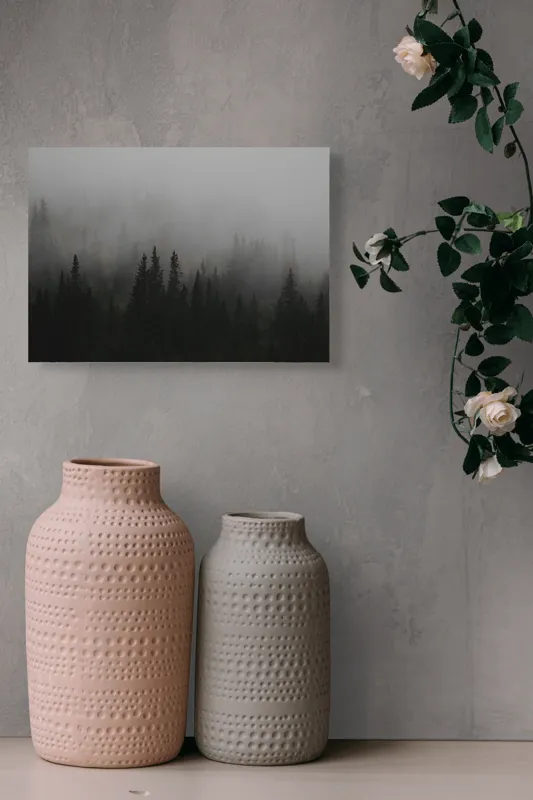 Tablou Canvas, "Ceața deasă acoperă pădurea verde", Ceață, Pădure, Mister, Copaci, Umbre, Calm, Natură, Întunecat, Liniște, Viziune, Munți, 54 x 39 cm – poza 8