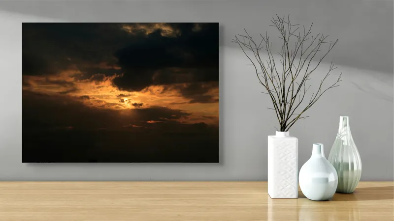 Tablou Canvas, "Soarele ascuns printre nori negri", Nor, Cer, Soare, Lumini, Umbre, Apus, Dramatism, Contrast, Mister, Frumusețe, 70 x 50 cm – poza 3