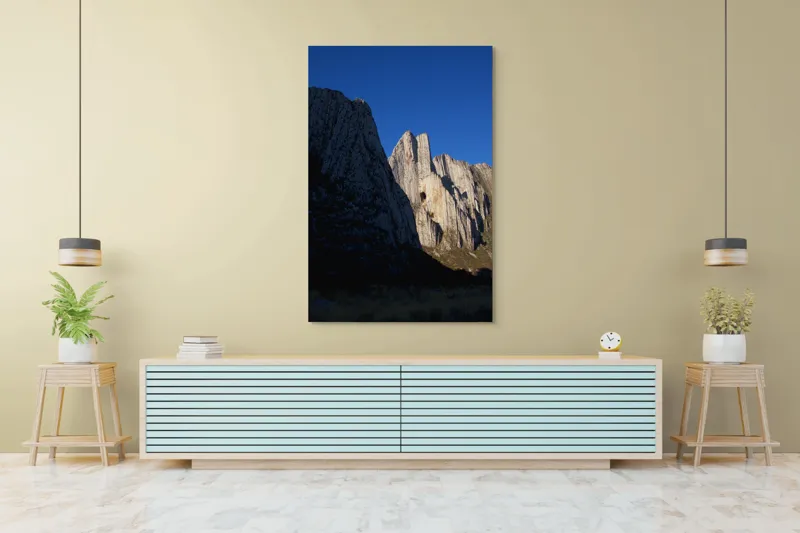 Tablou Canvas, "Muntele Strălucitor în Lumina Serii", Stânci, Cer, Umbre, Formațiuni, Naturale, Peisaj, Lumină, Alpinism, Frumusețe, Roci, 100 x 150 cm – poza 4
