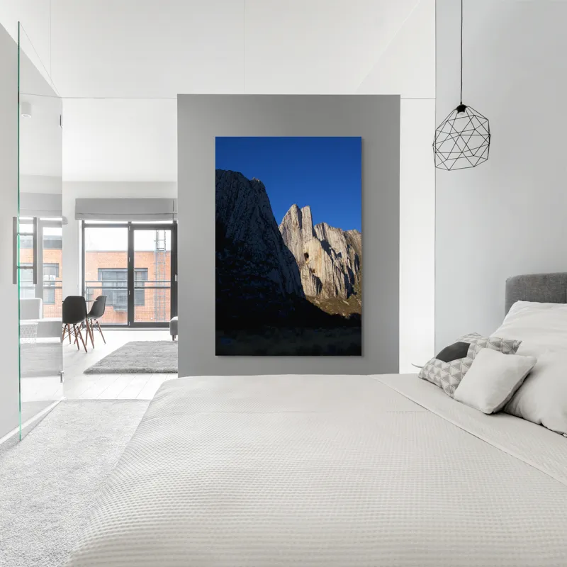 Tablou Canvas, "Muntele Strălucitor în Lumina Serii", Stânci, Cer, Umbre, Formațiuni, Naturale, Peisaj, Lumină, Alpinism, Frumusețe, Roci, 100 x 150 cm – poza 5