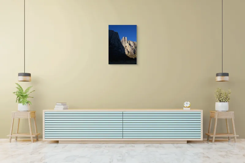Tablou Canvas, "Muntele Strălucitor în Lumina Serii", Stânci, Cer, Umbre, Formațiuni, Naturale, Peisaj, Lumină, Alpinism, Frumusețe, Roci, 50 x 70 cm – poza 6