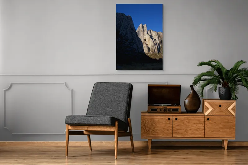 Tablou Canvas, "Muntele Strălucitor în Lumina Serii", Stânci, Cer, Umbre, Formațiuni, Naturale, Peisaj, Lumină, Alpinism, Frumusețe, Roci, 70 x 100 cm – poza 6