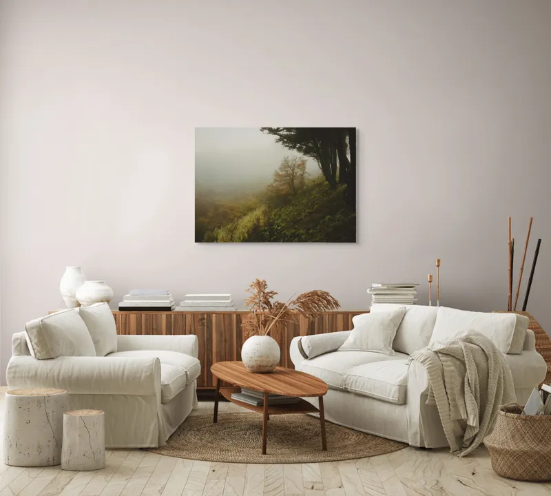 Tablou Canvas, "Misterul pădurii în ceață misterioasă", Ceață, Copaci, Deal, Vegetație, Liniște, Mister, Natură, Frunziș, Umbre, Peisaj, 100 x 70 cm – poza 3