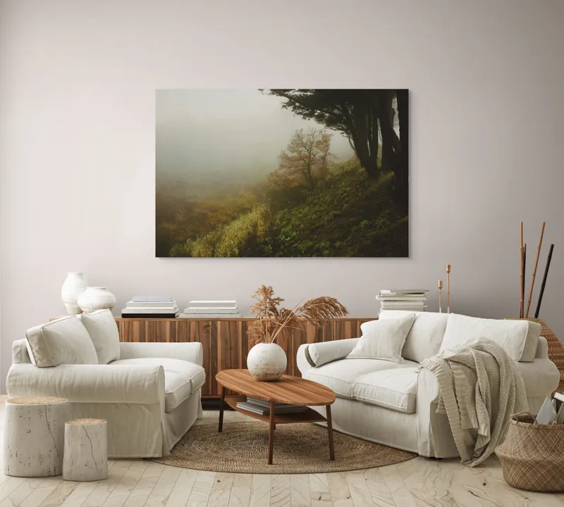 Tablou Canvas, "Misterul pădurii în ceață misterioasă", Ceață, Copaci, Deal, Vegetație, Liniște, Mister, Natură, Frunziș, Umbre, Peisaj, 150 x 100 cm – poza 3