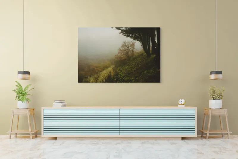 Tablou Canvas, "Misterul pădurii în ceață misterioasă", Ceață, Copaci, Deal, Vegetație, Liniște, Mister, Natură, Frunziș, Umbre, Peisaj, 150 x 100 cm – poza 6
