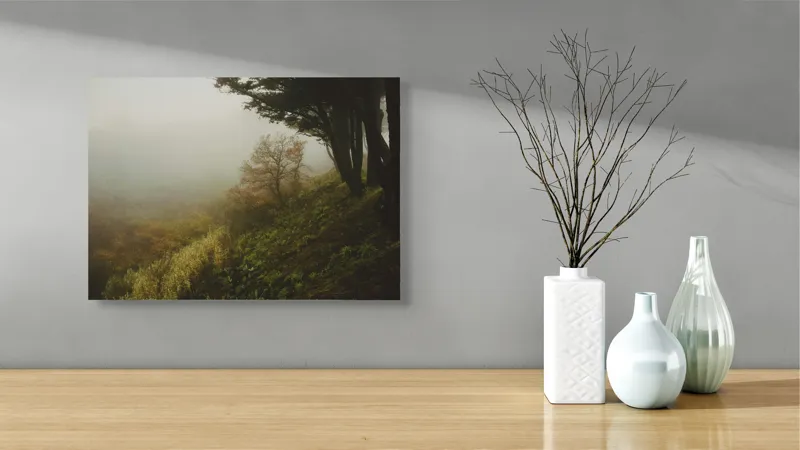 Tablou Canvas, "Misterul pădurii în ceață misterioasă", Ceață, Copaci, Deal, Vegetație, Liniște, Mister, Natură, Frunziș, Umbre, Peisaj, 54 x 39 cm – poza 3