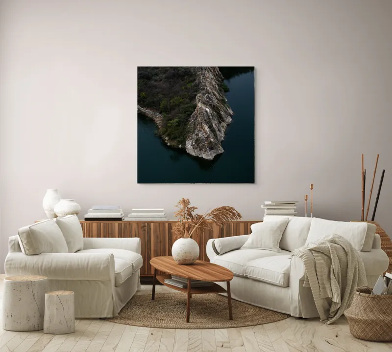 Tablou Canvas, "Peninsula stâncoasă în amurg liniștit", Peisaj, Stâncă, Apă, Vegetație, Natură, Sălbatică, Contrast, Texturi, Liniște, Reflexie, 100 x 100 cm – poza 3