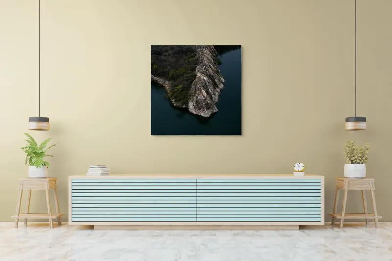 Tablou Canvas, "Peninsula stâncoasă în amurg liniștit", Peisaj, Stâncă, Apă, Vegetație, Natură, Sălbatică, Contrast, Texturi, Liniște, Reflexie, 100 x 100 cm – poza 5