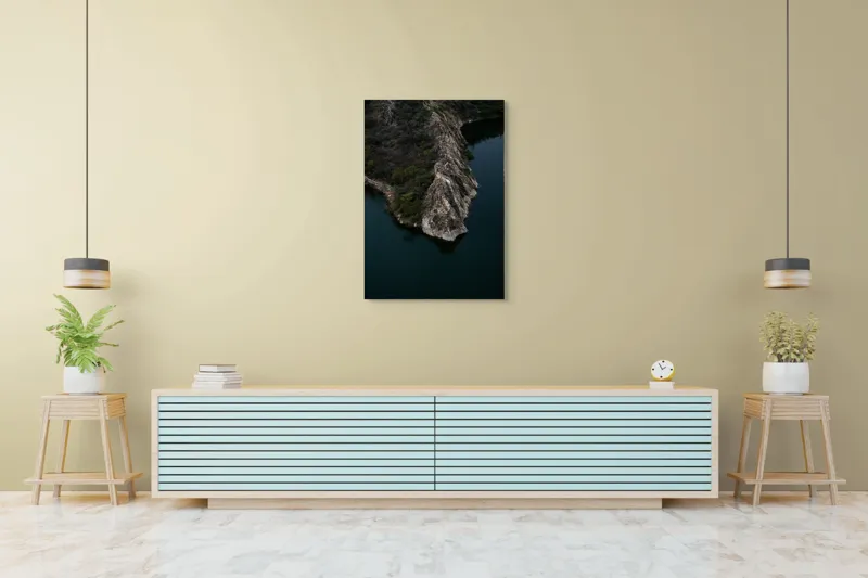 Tablou Canvas, "Peninsula stâncoasă în amurg liniștit", Peisaj, Stâncă, Apă, Vegetație, Natură, Sălbatică, Contrast, Texturi, Liniște, Reflexie, 70 x 100 cm – poza 5