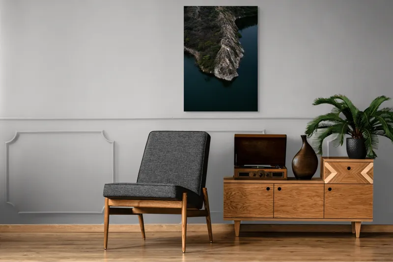 Tablou Canvas, "Peninsula stâncoasă în amurg liniștit", Peisaj, Stâncă, Apă, Vegetație, Natură, Sălbatică, Contrast, Texturi, Liniște, Reflexie, 70 x 100 cm – poza 6