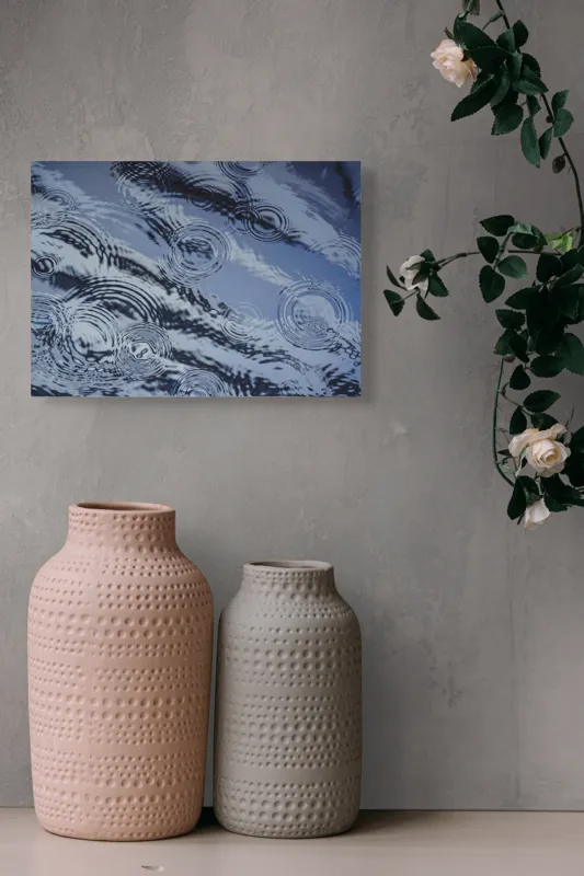 Tablou Canvas, "Picături de ploaie pe apă liniștită", Valuri, Cercuri, Apă, Reflecții, Textură, Plutire, Unde, Liniște, 54 x 39 cm – poza 8