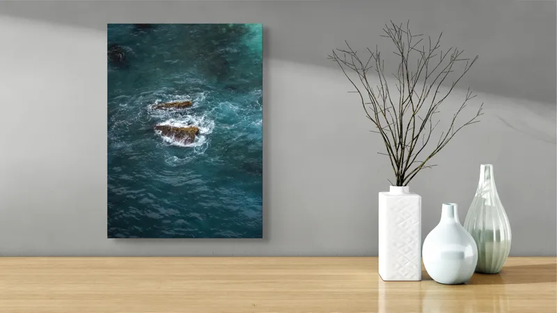Tablou Canvas, "Pietre înspumate în largul mării", Albastru, Valuri, Rocă, Spumă, Ocean, Reverb, Apă, Textură, 39 x 54 cm – poza 4
