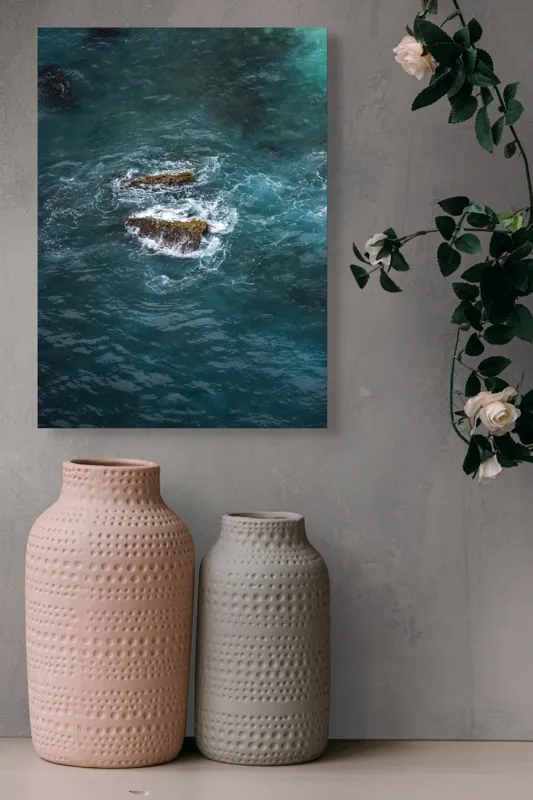 Tablou Canvas, "Pietre înspumate în largul mării", Albastru, Valuri, Rocă, Spumă, Ocean, Reverb, Apă, Textură, 39 x 54 cm – poza 6
