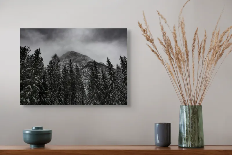 Tablou Canvas, "Munți acoperiți de negură rece.", Abis, Pădure, Ceață, Munte, Întunecat, Rece, Natura, Mister, Tăcere, Vârf, 54 x 39 cm – poza 4