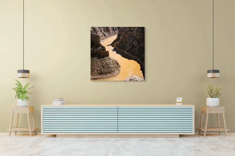 Tablou Canvas, "Canionul râului de aur strălucitor", Râu, Canion, Stânci, Apă, Natură, Cer, Peisaj, Stâncos, Albie, Răsucire, Umbre, Straturi., 100 x 100 cm – poza 5