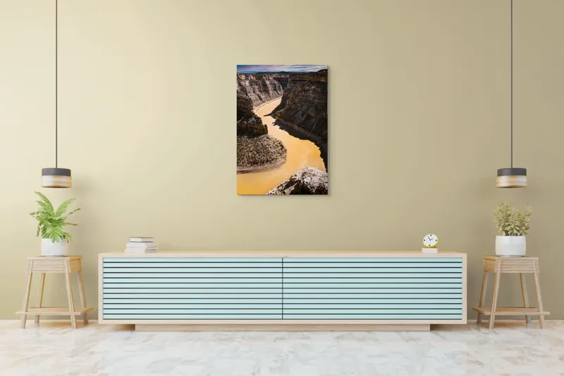 Tablou Canvas, "Canionul râului de aur strălucitor", Râu, Canion, Stânci, Apă, Natură, Cer, Peisaj, Stâncos, Albie, Răsucire, Umbre, Straturi., 70 x 100 cm – poza 5