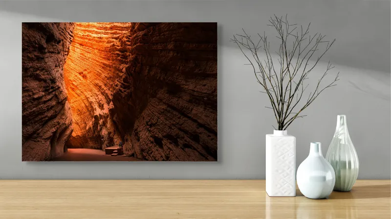 Tablou Canvas, "Strălucirea soarelui în peșteră roșiatică", Roci, Stânci, Umbre, Lumină, Texturi, Adâncime, Peisaj, Natural, Forme, Spectaculos, 70 x 50 cm – poza 3