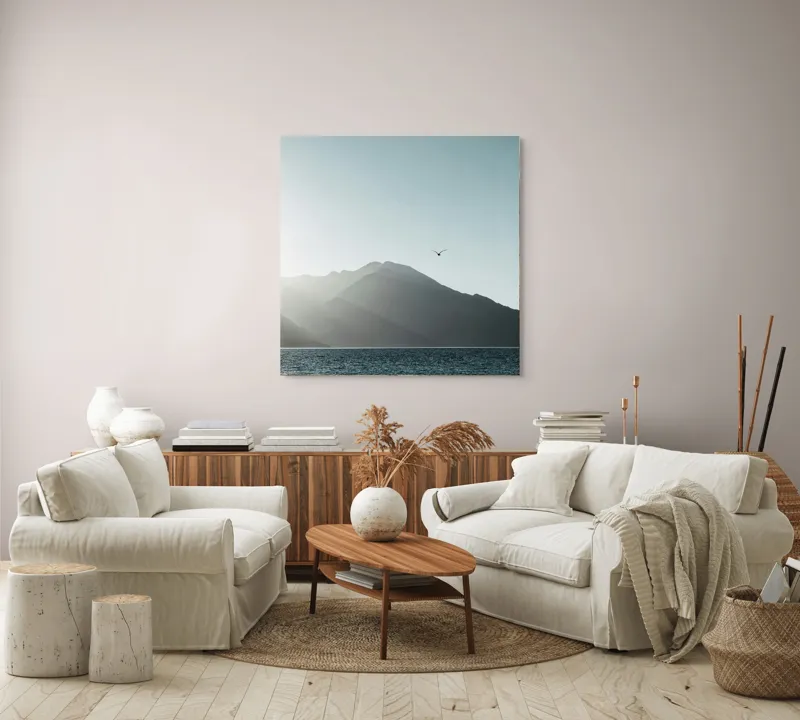 Tablou Canvas, "Pasărea singuratică deasupra munților liniștiți", Munte, Cer, Pasăre, Lac, Lumină, 100 x 100 cm – poza 3