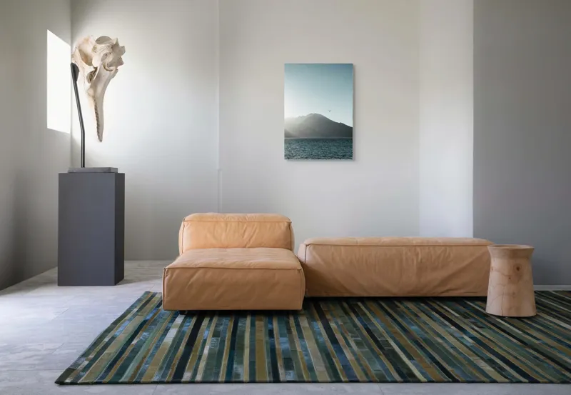 Tablou Canvas, "Pasărea singuratică deasupra munților liniștiți", Munte, Cer, Pasăre, Lac, Lumină, 50 x 70 cm – poza 7