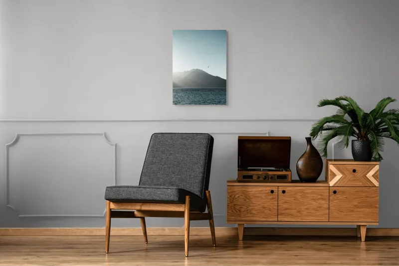 Tablou Canvas, "Pasărea singuratică deasupra munților liniștiți", Munte, Cer, Pasăre, Lac, Lumină, 50 x 70 cm – poza 8