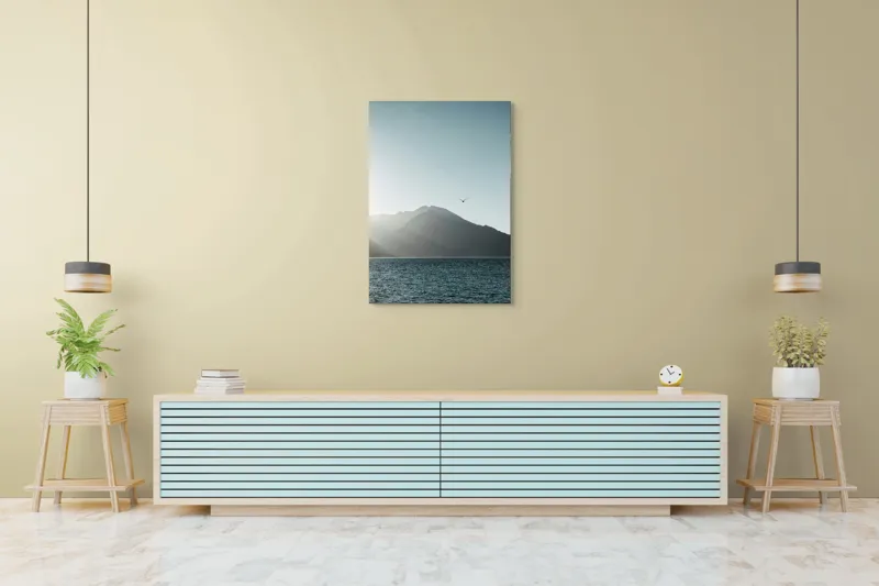 Tablou Canvas, "Pasărea singuratică deasupra munților liniștiți", Munte, Cer, Pasăre, Lac, Lumină, 70 x 100 cm – poza 5