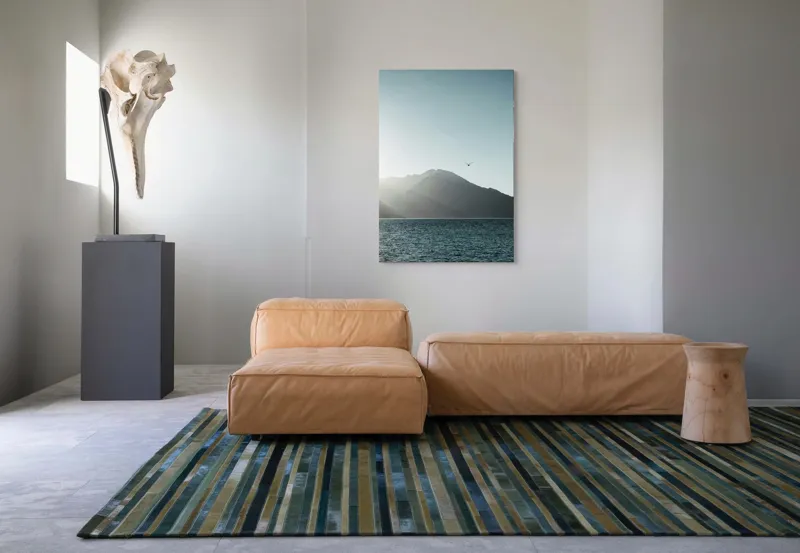 Tablou Canvas, "Pasărea singuratică deasupra munților liniștiți", Munte, Cer, Pasăre, Lac, Lumină, 70 x 100 cm – poza 7