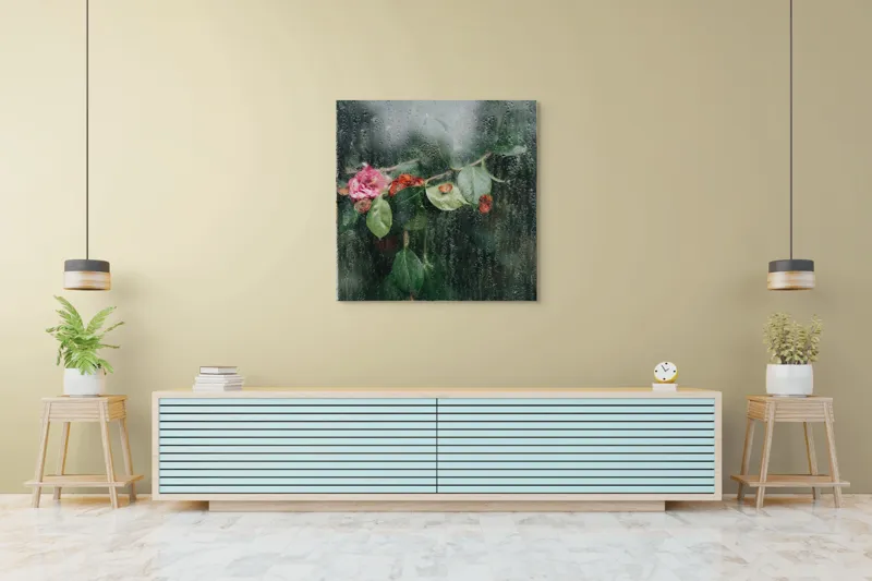 Tablou Canvas, "Flori ofilite după ploaie rece", Plante, Flori, Geam, Picături, Verdeață, Roua, Rece, Natură, Umiditate, Textură, 100 x 100 cm – poza 5