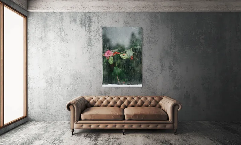 Tablou Canvas, "Flori ofilite după ploaie rece", Plante, Flori, Geam, Picături, Verdeață, Roua, Rece, Natură, Umiditate, Textură, 100 x 150 cm – poza 6