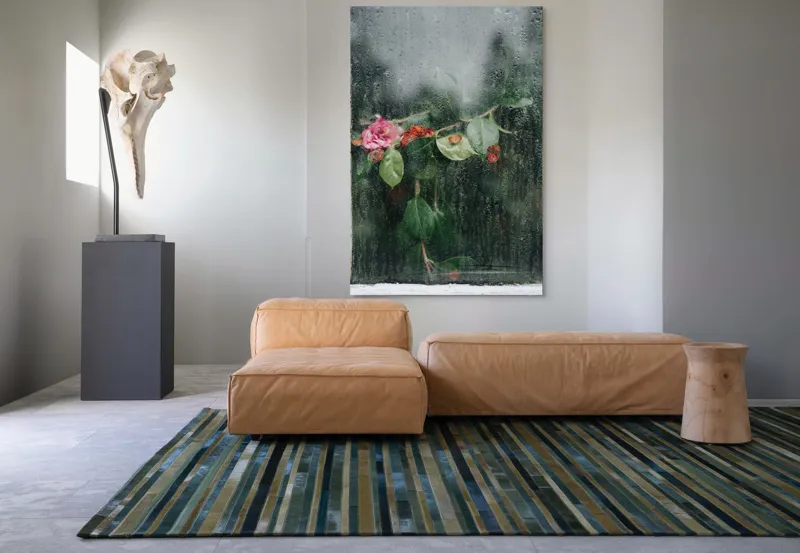 Tablou Canvas, "Flori ofilite după ploaie rece", Plante, Flori, Geam, Picături, Verdeață, Roua, Rece, Natură, Umiditate, Textură, 100 x 150 cm – poza 7
