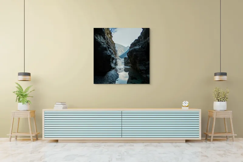 Tablou Canvas, "Trecătoare către lumină și munți", Roci, Râuri, Reflecție, Cer, Vârfuri, Umbre, Peisaj, Tranquil, Natură, 100 x 100 cm – poza 5