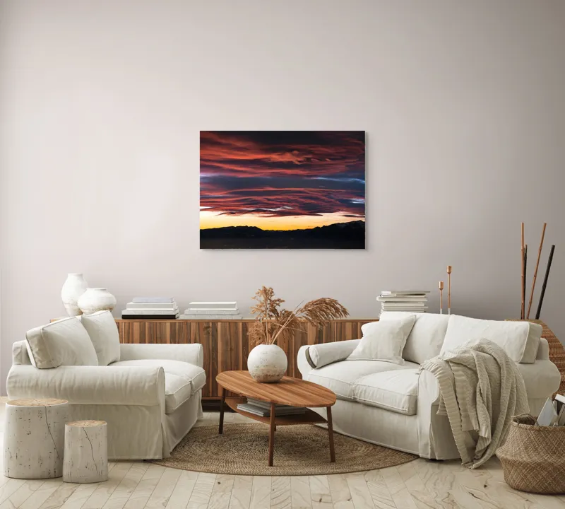 Tablou Canvas, "Cerul aprins al apusului montan", Cer, Apus, Nori, Roșu, Munți, Siluetă, Orizont, Lumină, Umbre, Natură, 100 x 70 cm – poza 3