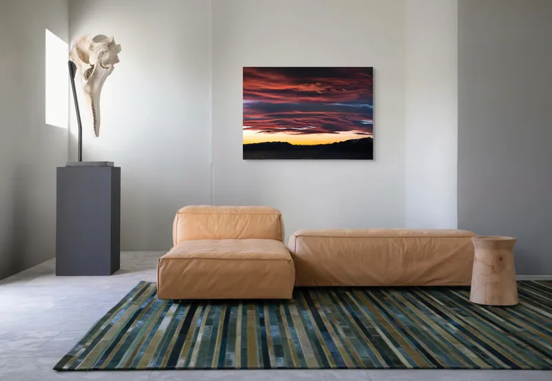 Tablou Canvas, "Cerul aprins al apusului montan", Cer, Apus, Nori, Roșu, Munți, Siluetă, Orizont, Lumină, Umbre, Natură, 100 x 70 cm – poza 7