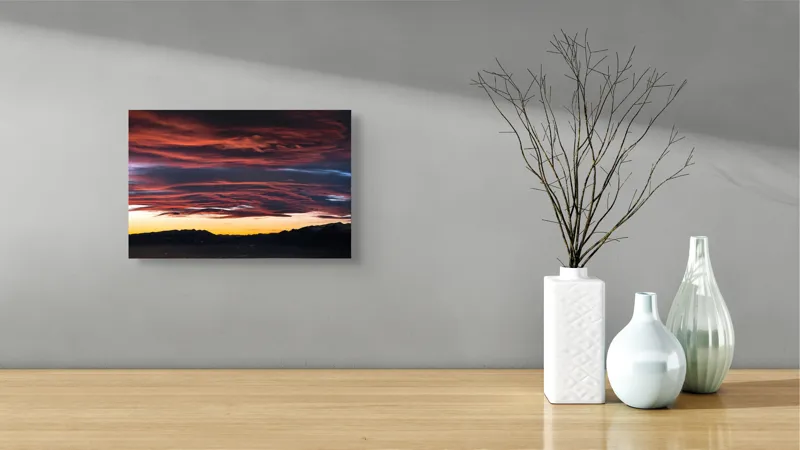 Tablou Canvas, "Cerul aprins al apusului montan", Cer, Apus, Nori, Roșu, Munți, Siluetă, Orizont, Lumină, Umbre, Natură, 39 x 26 cm – poza 8