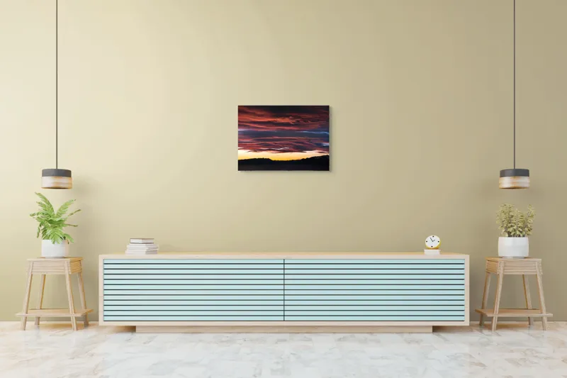 Tablou Canvas, "Cerul aprins al apusului montan", Cer, Apus, Nori, Roșu, Munți, Siluetă, Orizont, Lumină, Umbre, Natură, 70 x 50 cm – poza 7