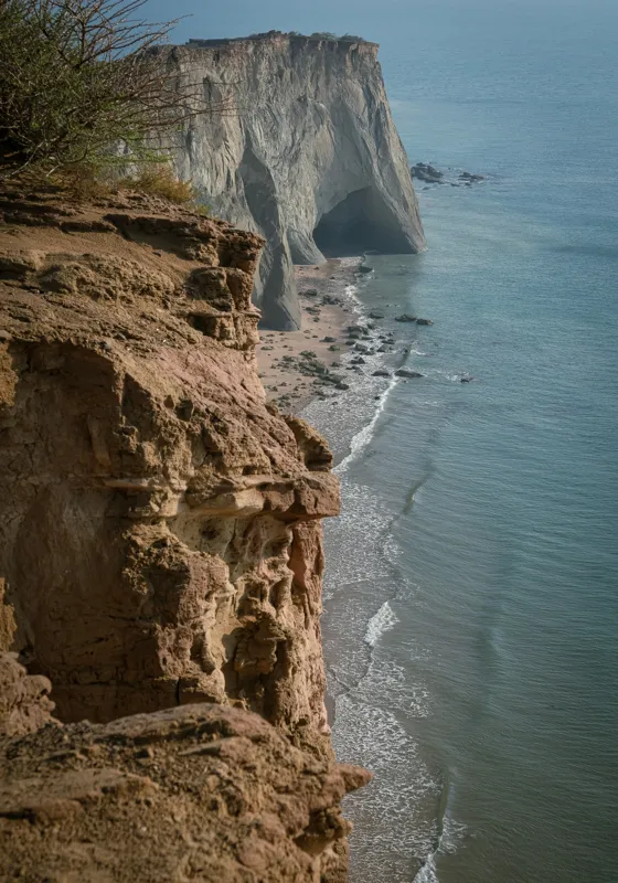 Tablou Canvas, "Stânci mărețe lângă mare albastră", Stâncă, Ocean, Valuri, Peisaj, Cer, Liniște, Natură, Coastă, 70 x 100 cm – poza 2