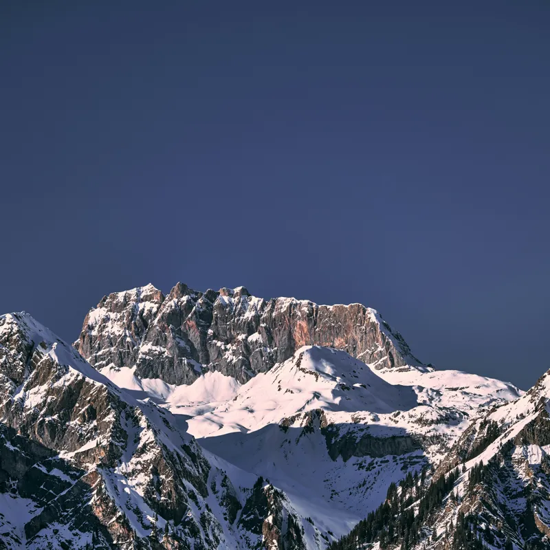 Tablou Canvas, "Vârfuri alpine sub cerul albastru", Albastru, Vârf, Zăpadă, Stânci, Grandios, Rece, Clar, Munți, Cer, Impresionant, 100 x 100 cm – poza 2