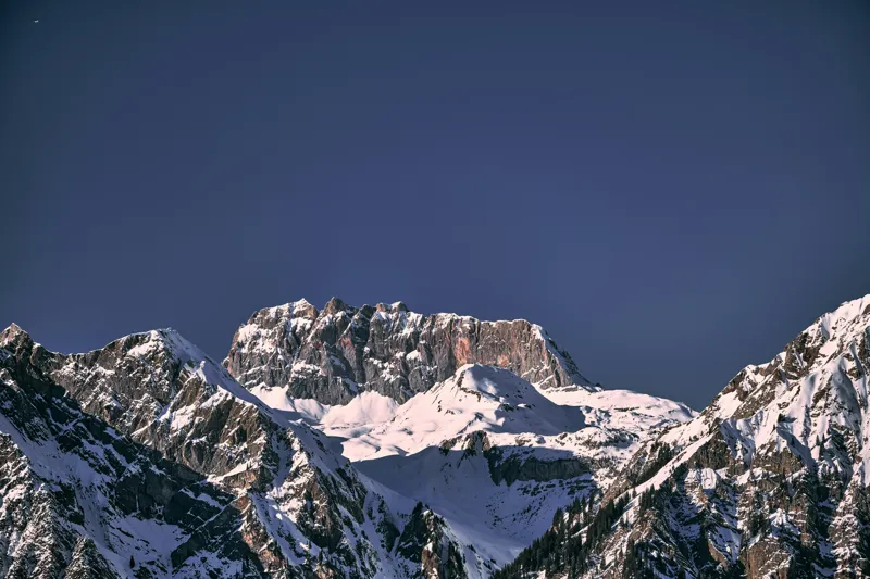 Tablou Canvas, "Vârfuri alpine sub cerul albastru", Albastru, Vârf, Zăpadă, Stânci, Grandios, Rece, Clar, Munți, Cer, Impresionant, 150 x 100 cm – poza 2