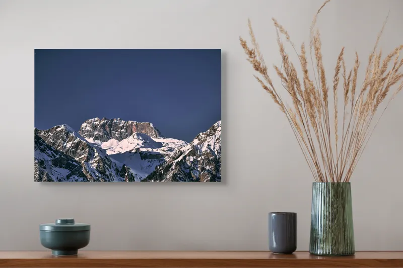 Tablou Canvas, "Vârfuri alpine sub cerul albastru", Albastru, Vârf, Zăpadă, Stânci, Grandios, Rece, Clar, Munți, Cer, Impresionant, 54 x 39 cm – poza 4