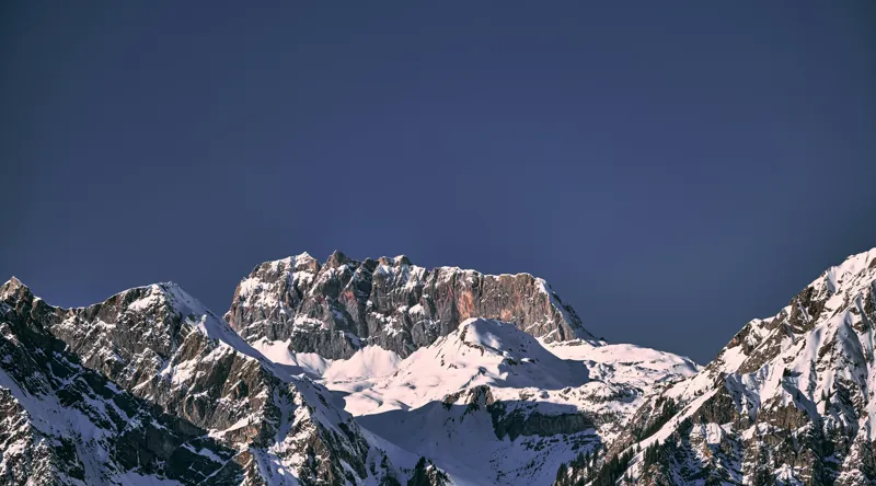 Tablou Canvas, "Vârfuri alpine sub cerul albastru", Albastru, Vârf, Zăpadă, Stânci, Grandios, Rece, Clar, Munți, Cer, Impresionant, 90 x 50 cm – poza 2