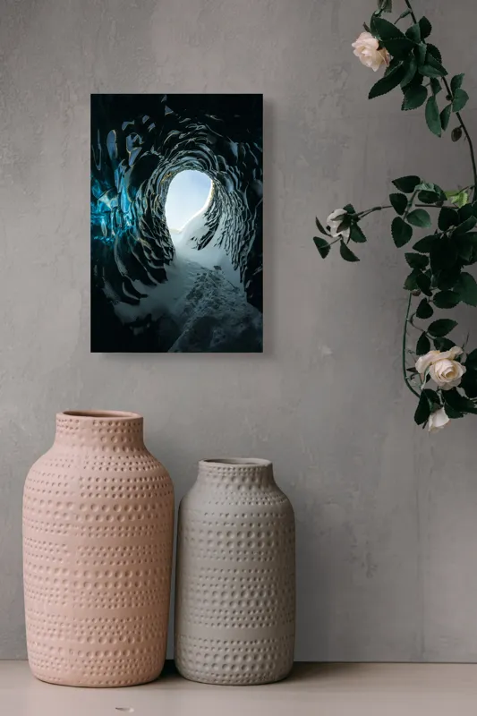 Tablou Canvas, "Tunelul înghețat spre lumină", Cristale, Albastru, Gheață, Tunel, Lumină, Textură, Nezăbovit, Spectacol, Frumusețe, Inefabil., 26 x 39 cm – poza 6