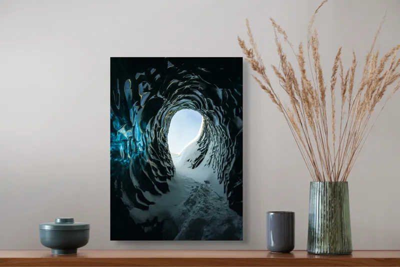 Tablou Canvas, "Tunelul înghețat spre lumină", Cristale, Albastru, Gheață, Tunel, Lumină, Textură, Nezăbovit, Spectacol, Frumusețe, Inefabil., 39 x 54 cm – poza 3