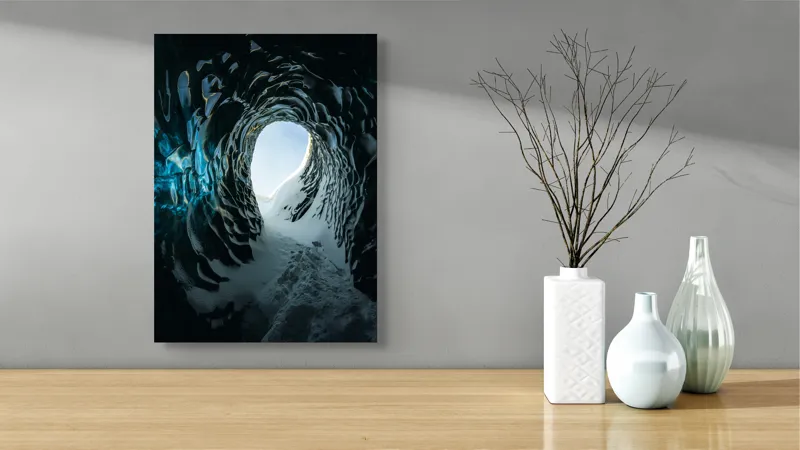 Tablou Canvas, "Tunelul înghețat spre lumină", Cristale, Albastru, Gheață, Tunel, Lumină, Textură, Nezăbovit, Spectacol, Frumusețe, Inefabil., 39 x 54 cm – poza 4