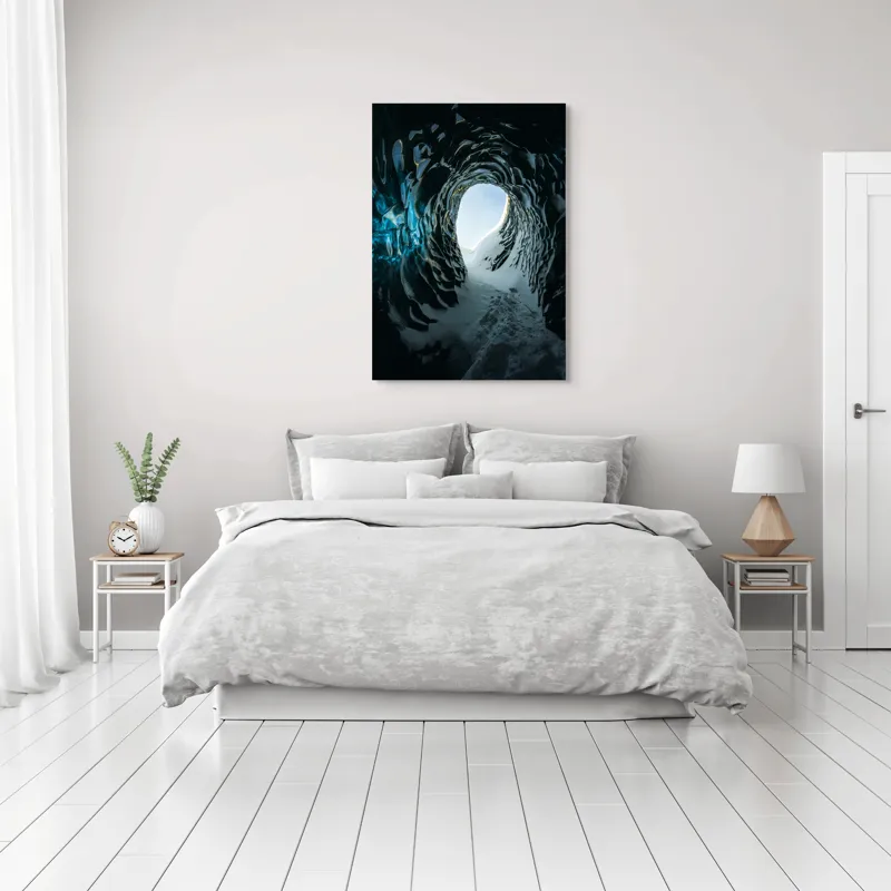 Tablou Canvas, "Tunelul înghețat spre lumină", Cristale, Albastru, Gheață, Tunel, Lumină, Textură, Nezăbovit, Spectacol, Frumusețe, Inefabil., 70 x 100 cm – poza 3