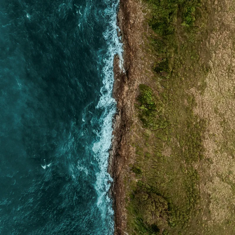 Tablou Canvas, "Întâlnirea naturii cu oceanul turcoaz", Ocean, Coastline, Waves, Greenery, Cliff, Nature, Aerial, Contrast, 100 x 100 cm – poza 2