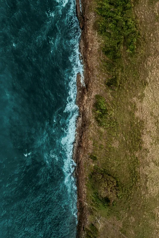 Tablou Canvas, "Întâlnirea naturii cu oceanul turcoaz", Ocean, Coastline, Waves, Greenery, Cliff, Nature, Aerial, Contrast, 100 x 150 cm – poza 2