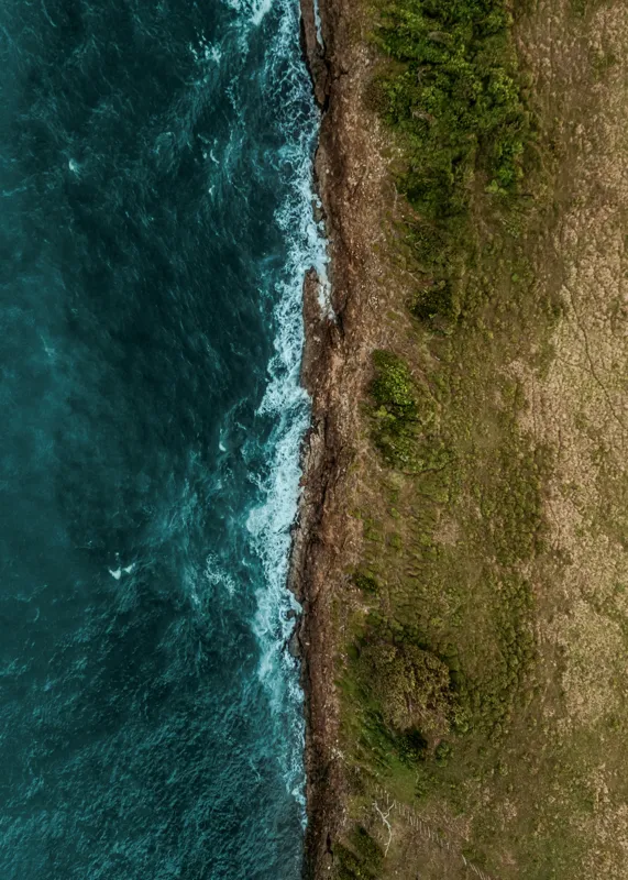 Tablou Canvas, "Întâlnirea naturii cu oceanul turcoaz", Ocean, Coastline, Waves, Greenery, Cliff, Nature, Aerial, Contrast, 50 x 70 cm – poza 2