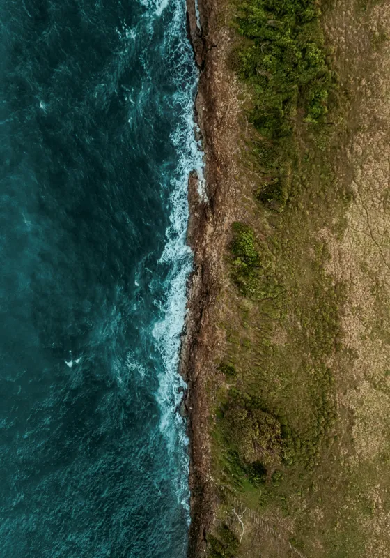 Tablou Canvas, "Întâlnirea naturii cu oceanul turcoaz", Ocean, Coastline, Waves, Greenery, Cliff, Nature, Aerial, Contrast, 70 x 100 cm – poza 2